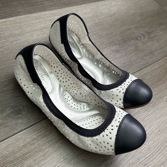 NWOT White & Navy Laser Cutout Ballet Flats - Picture 5 of 5